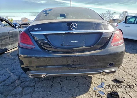 2021 Mercedes-Benz C 300 z USA, uszkodzony, nr VIN W1KWF8DB3MR645073